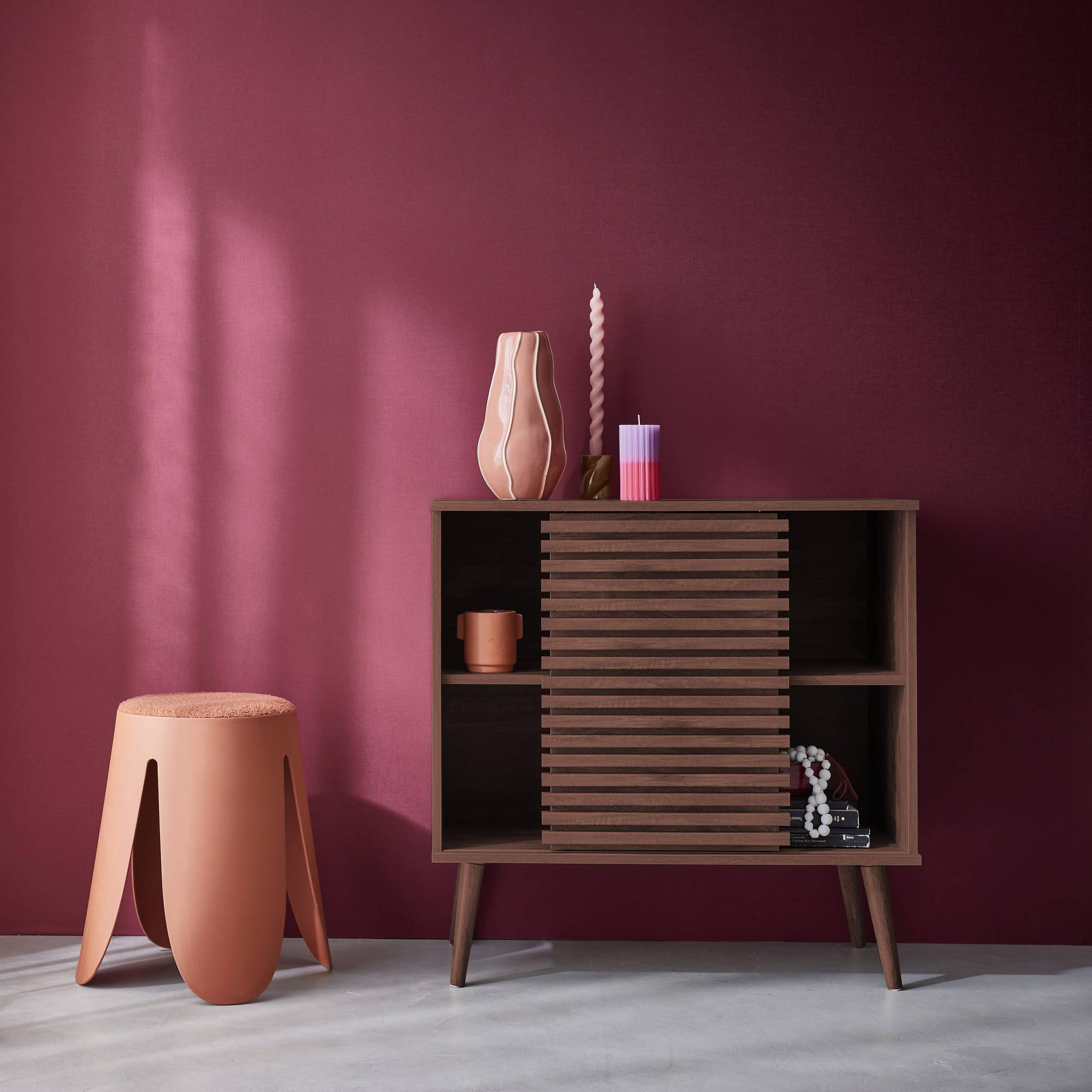 Credenza scandinava effetto legno e anta scorrevole scanalata, 80cm,