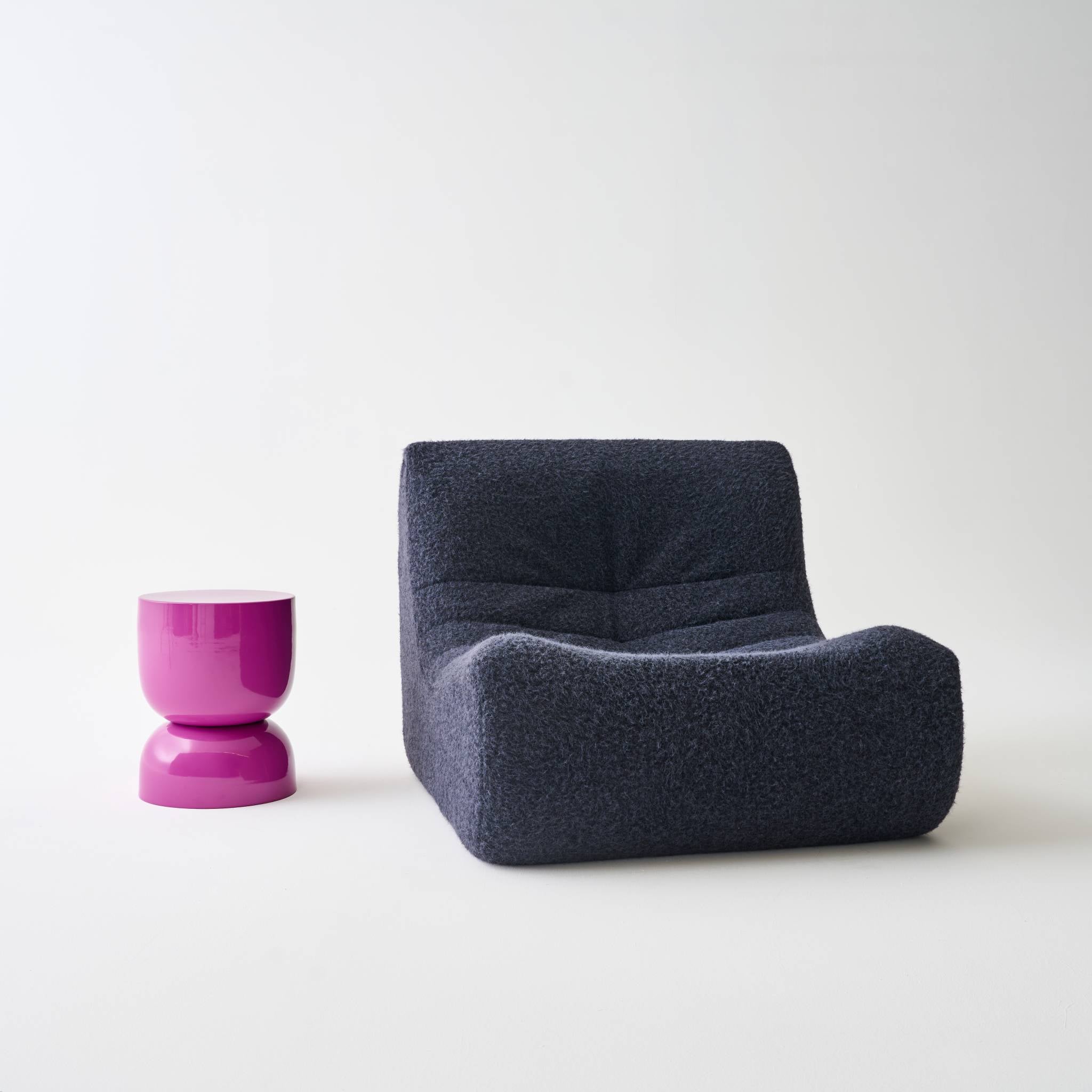 Tavolino in metallo effetto glassy,  42cm, rosa