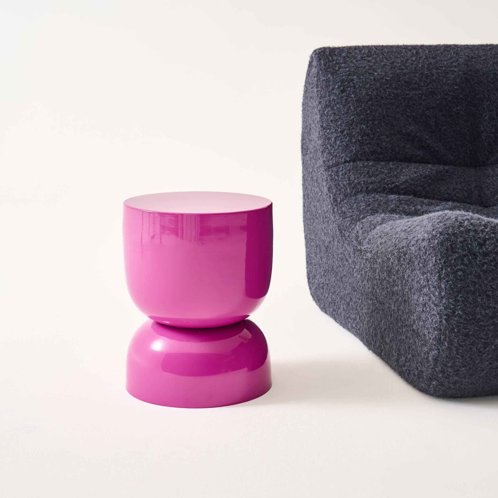 Tavolino in metallo effetto glassy,  42cm, rosa