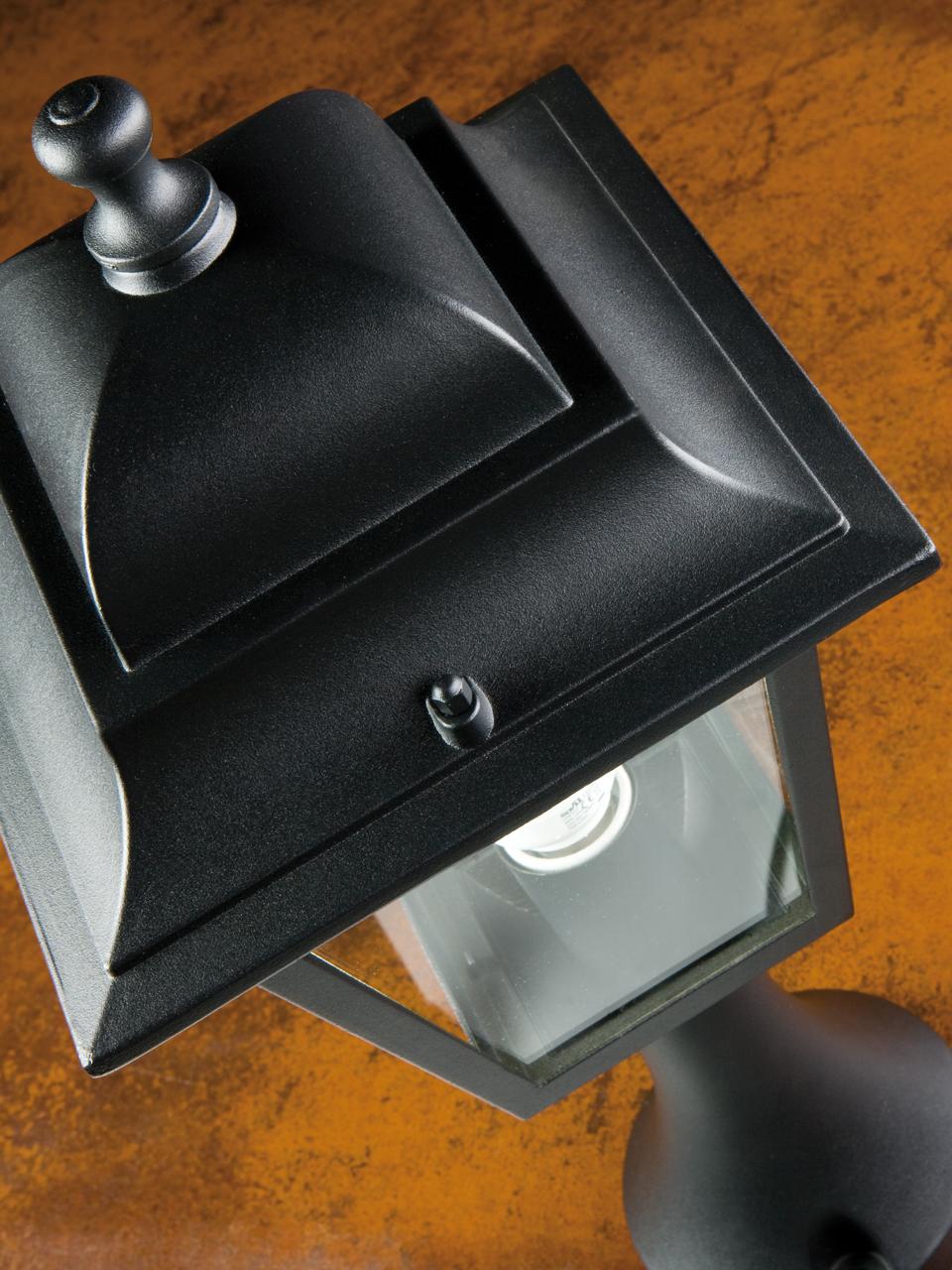 Applique in alluminio pressofuso con diffusori in vetro trasparente - Altezza max lampada 210mm - IP43 nero