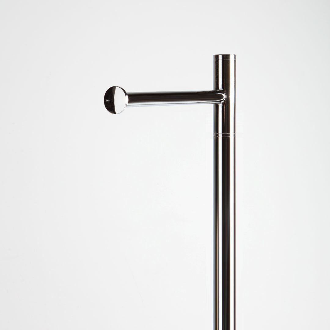 Portarotolo e portascopino cromati con base a mezzaluna