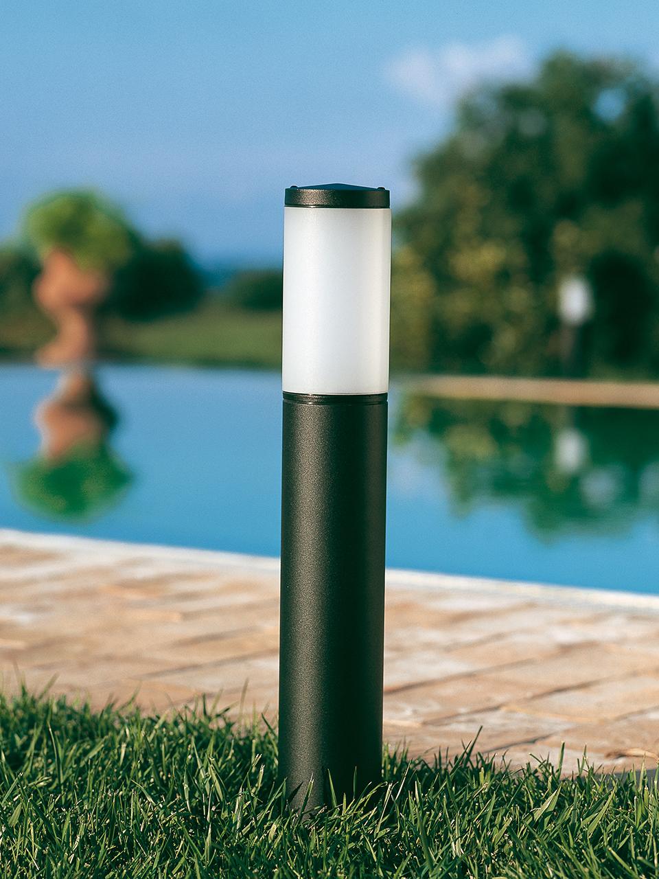 Palo in Alluminio Pressofuso con Diffusore Opalino - Altezza 180mm, Diametro 60mm, IP43 nero