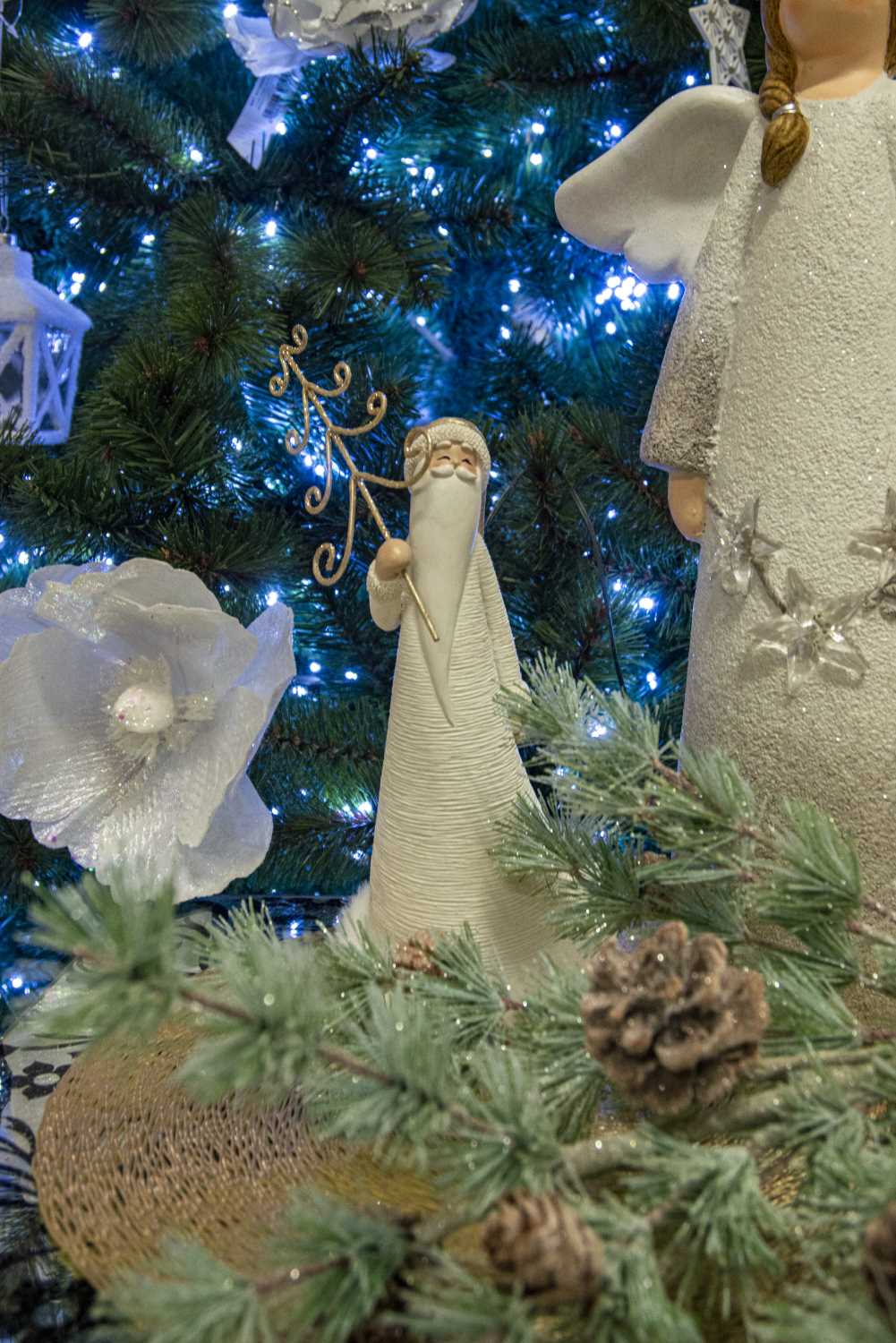 Babbo natale resina con albero bianco cm13x12h27