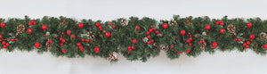 Ramone Verde Pvc Cm.28Xmt.2.70 Pigne/Ghiande Rosse/Rametti Innevati decorazione di Natale