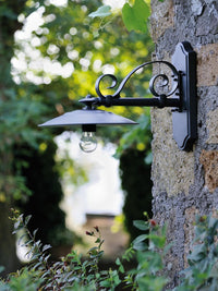 Struttura in alluminio pressofuso verniciato bianco, adatta per lampade a risparmio energetico grafite