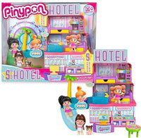 Pinypon - Hotel 5 Stelle, Playset Hotel con 2 Personaggi e accessori inclusi. Reception, Buffet, Family Room e Suite,Fam