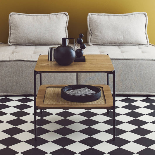 Tavolino quadrato con doppio piano effetto legno e canna da zucchero,