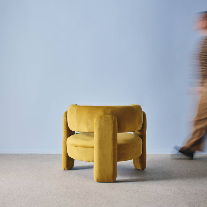 Poltrona tripode in velluto, mostarda