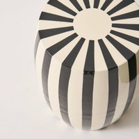 Tavolino da salotto in acciaio smaltato, righe bicolore, 46cm, nero