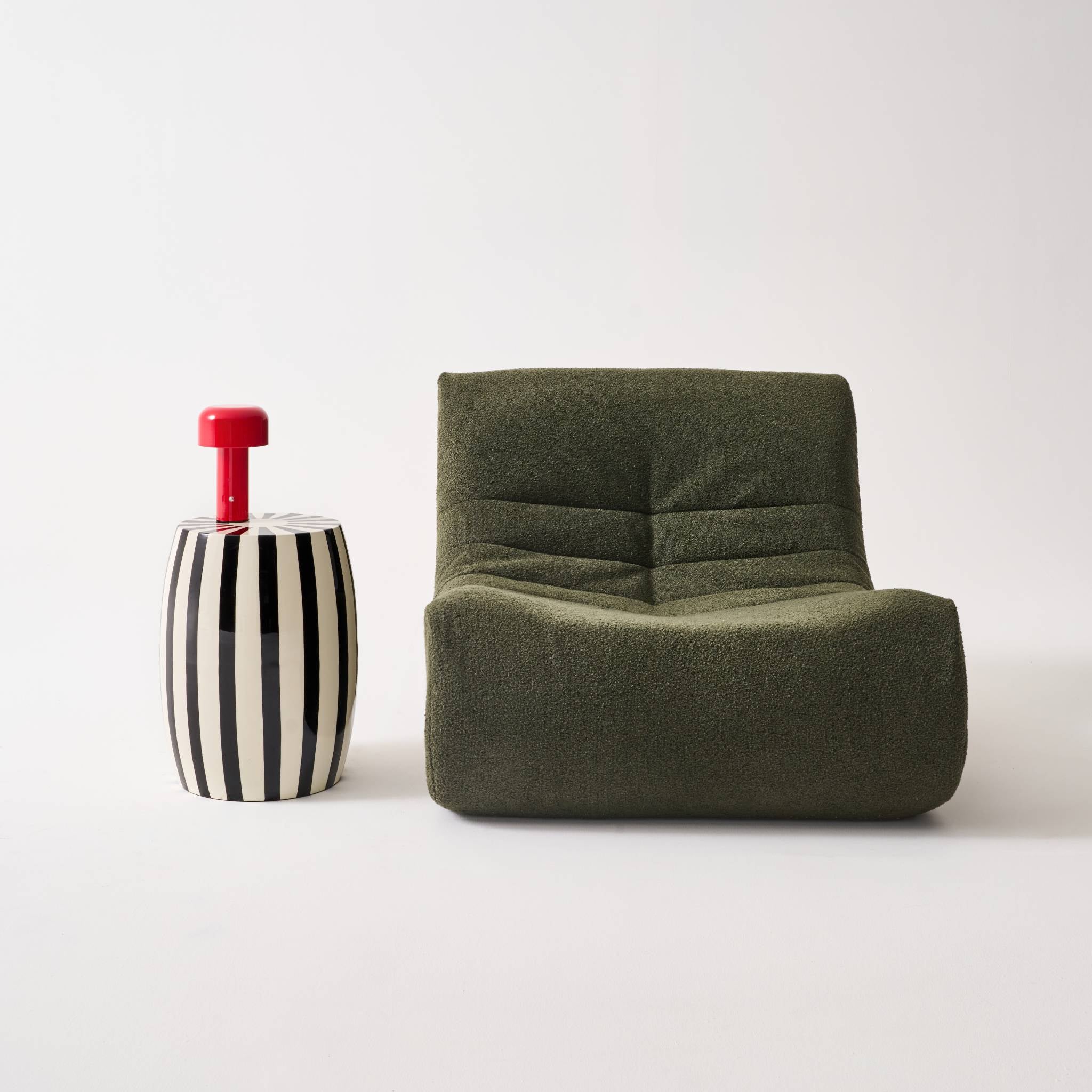 Tavolino da salotto in acciaio smaltato, righe bicolore, 46cm, nero