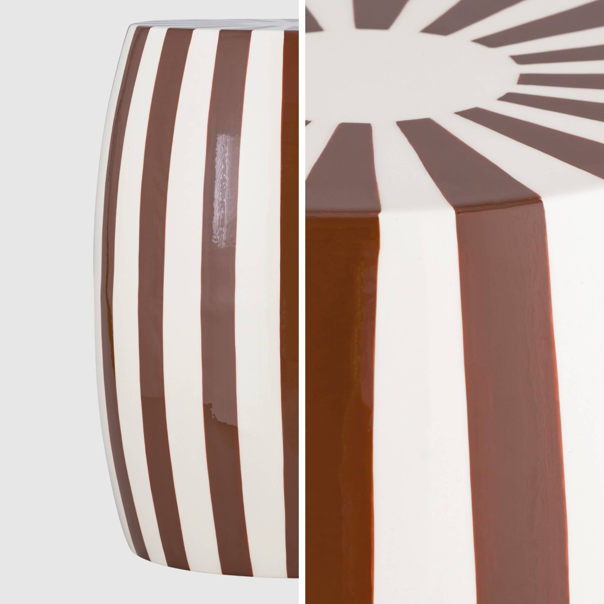 Tavolino da salotto in acciaio smaltato, righe bicolore, 46cm, marrone