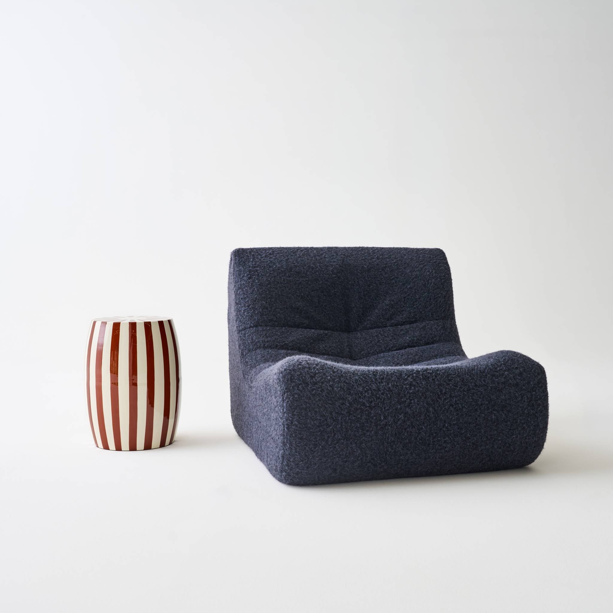 Tavolino da salotto in acciaio smaltato, righe bicolore, 46cm, marrone