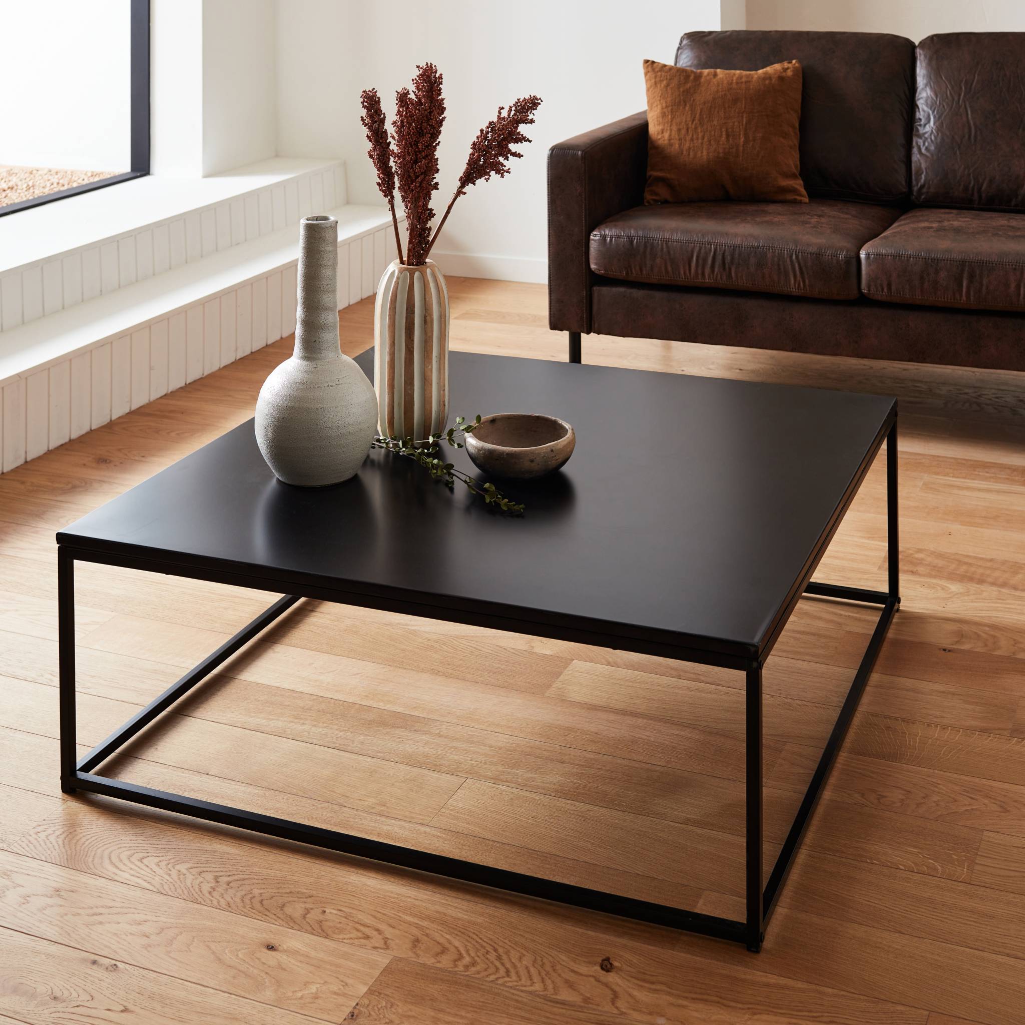 Tavolino basso in metallo nero, nero