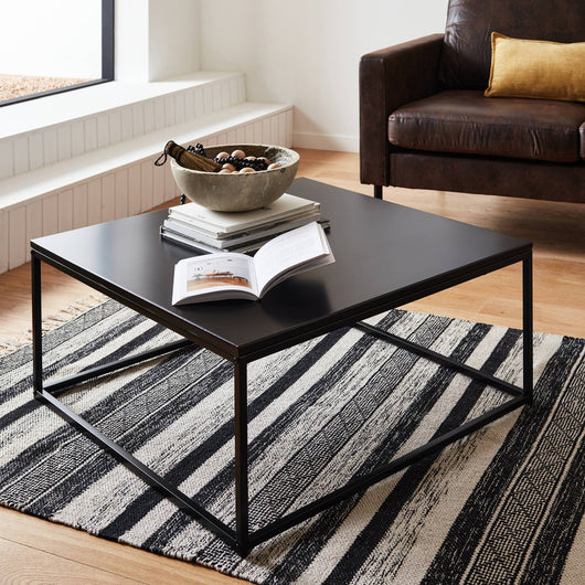 Tavolino in metallo nero, nero