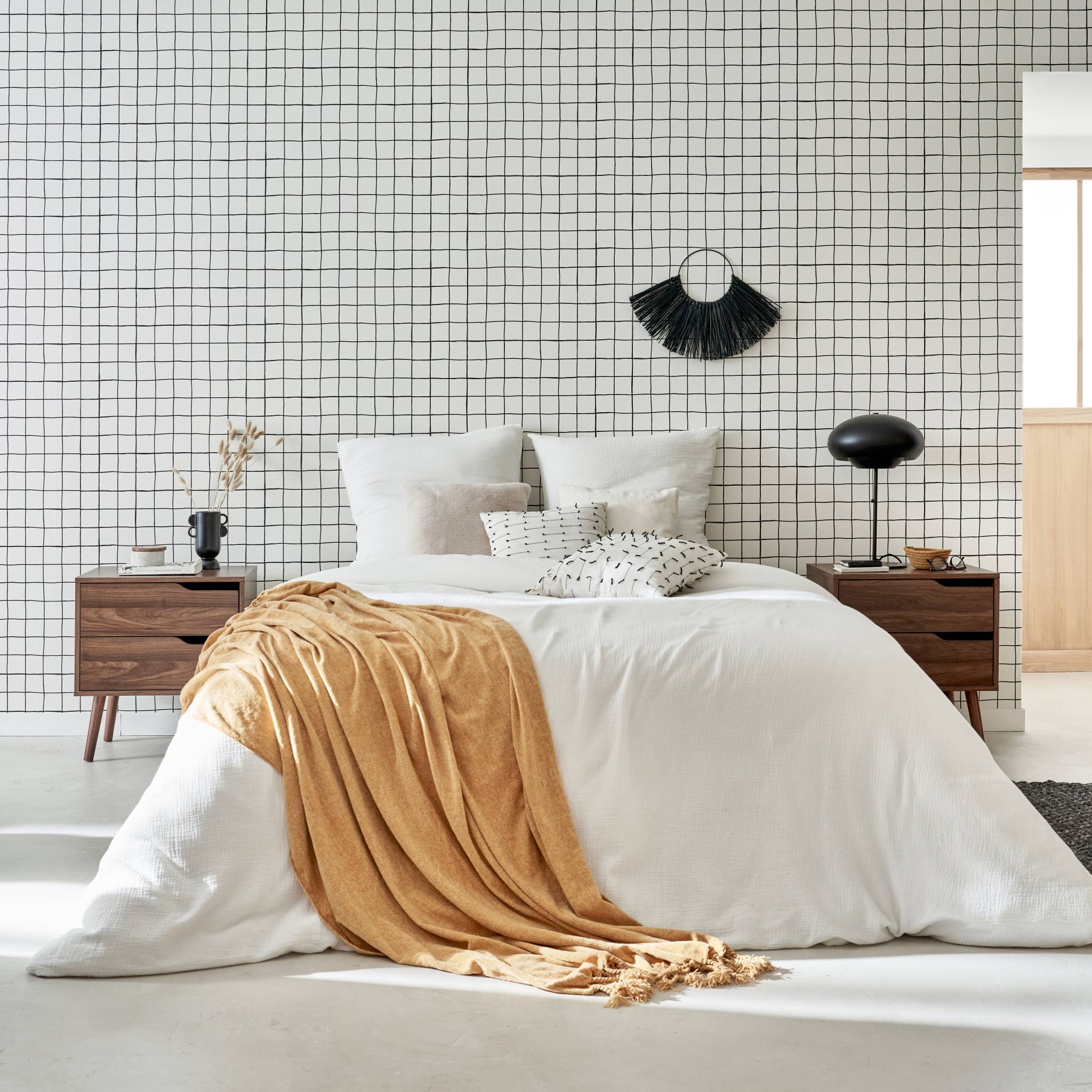 Comodino in legno tinto noce, 2 cassetti, marrone