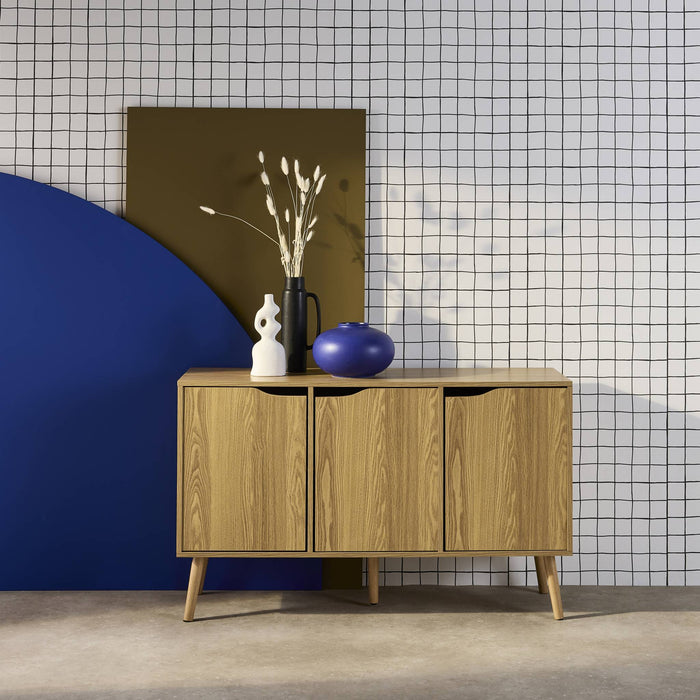 Credenza effetto noce con 3 ante e 3 ripiani, 120cm, effetto frassino