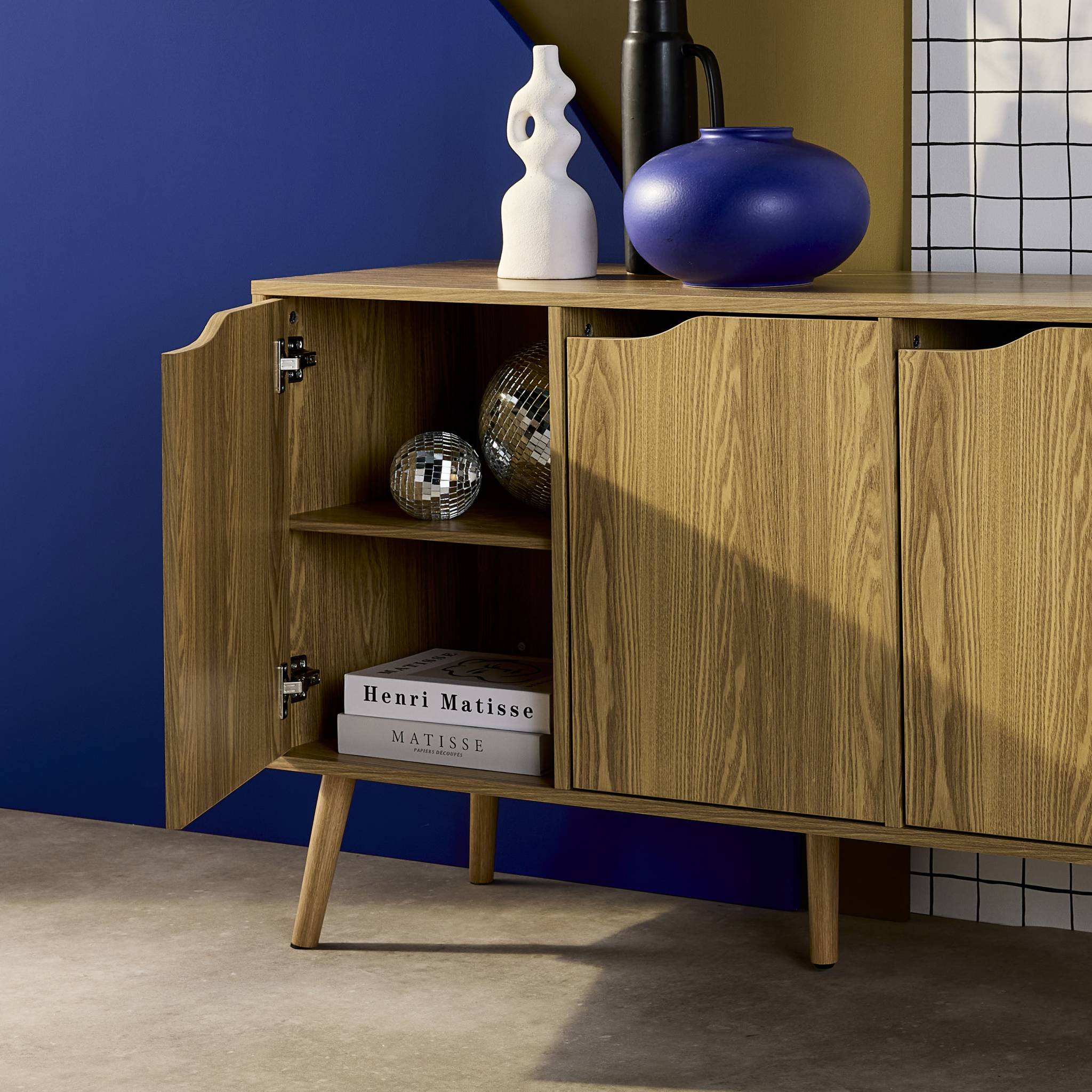 Credenza effetto noce con 3 ante e 3 ripiani, 120cm, effetto frassino