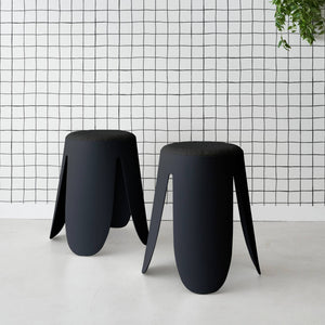 Set di 2 sgabelli impilabili in materiale bouclé, nero