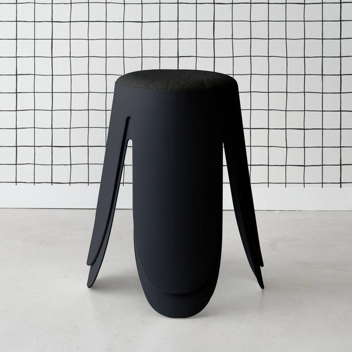 Set di 2 sgabelli impilabili in materiale bouclé, nero