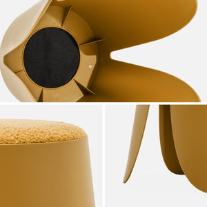 Set di 2 sgabelli impilabili in materiale bouclé, mostarda