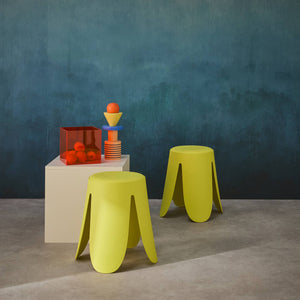 Set di 2 sgabelli impilabili in similpelle, giallo