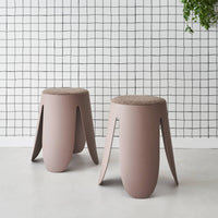 Set di 2 sgabelli impilabili in materiale bouclé, marrone