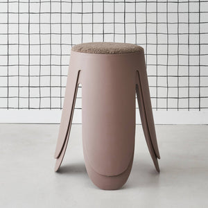 Set di 2 sgabelli impilabili in materiale bouclé, marrone