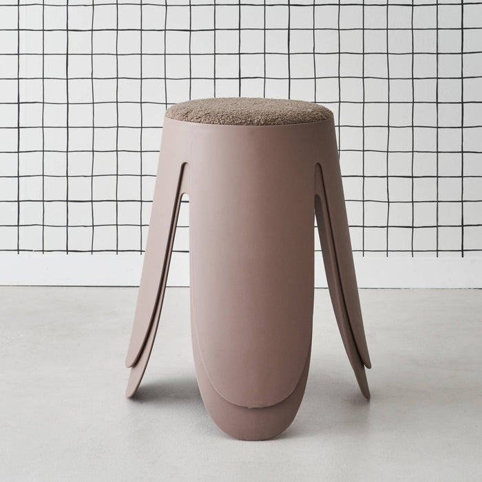 Set di 2 sgabelli impilabili in materiale bouclé, marrone