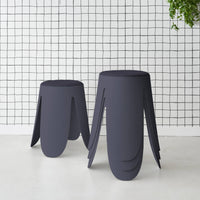 Set di 4 sgabelli impilabili in materiale bouclé, blu navy