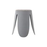 Set di 4 sgabelli impilabili in materiale bouclé, grigio chiaro