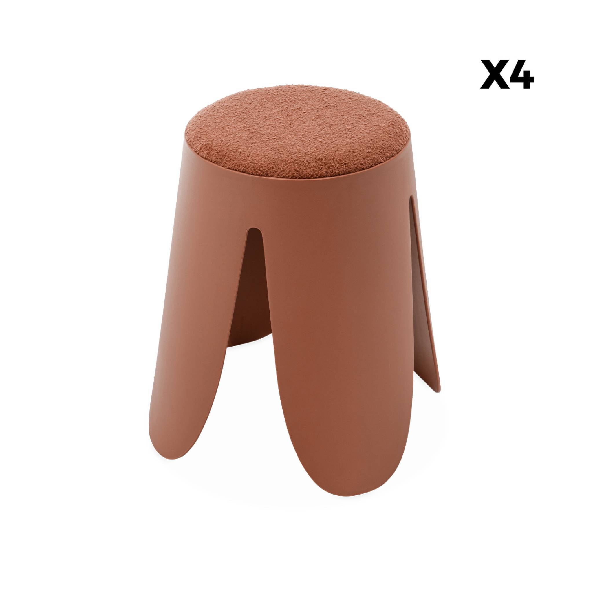 Set di 4 sgabelli impilabili in materiale bouclé, terracotta