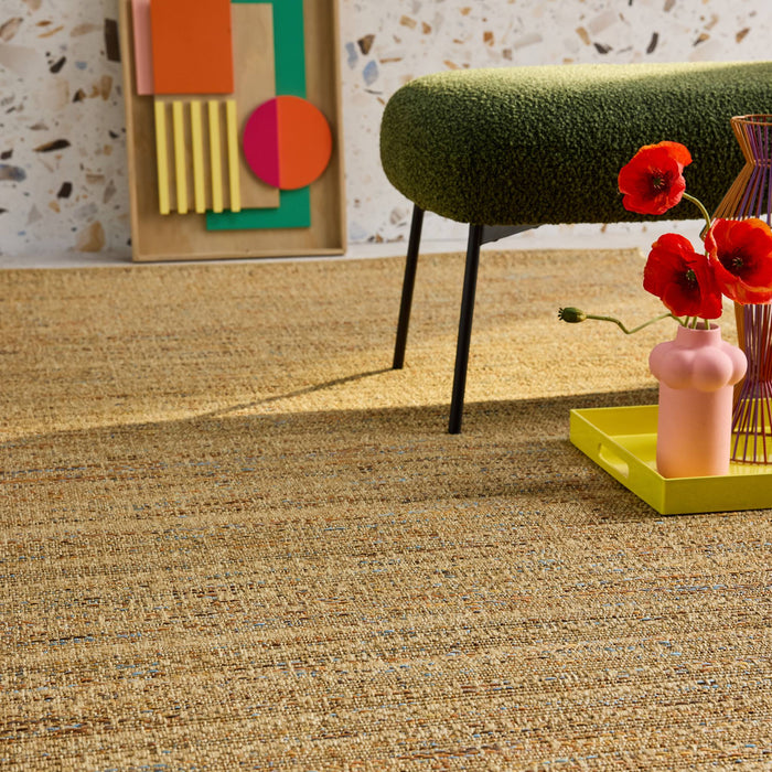 Moquette interna/esterna ad effetto juta chiaro con accenti colorati