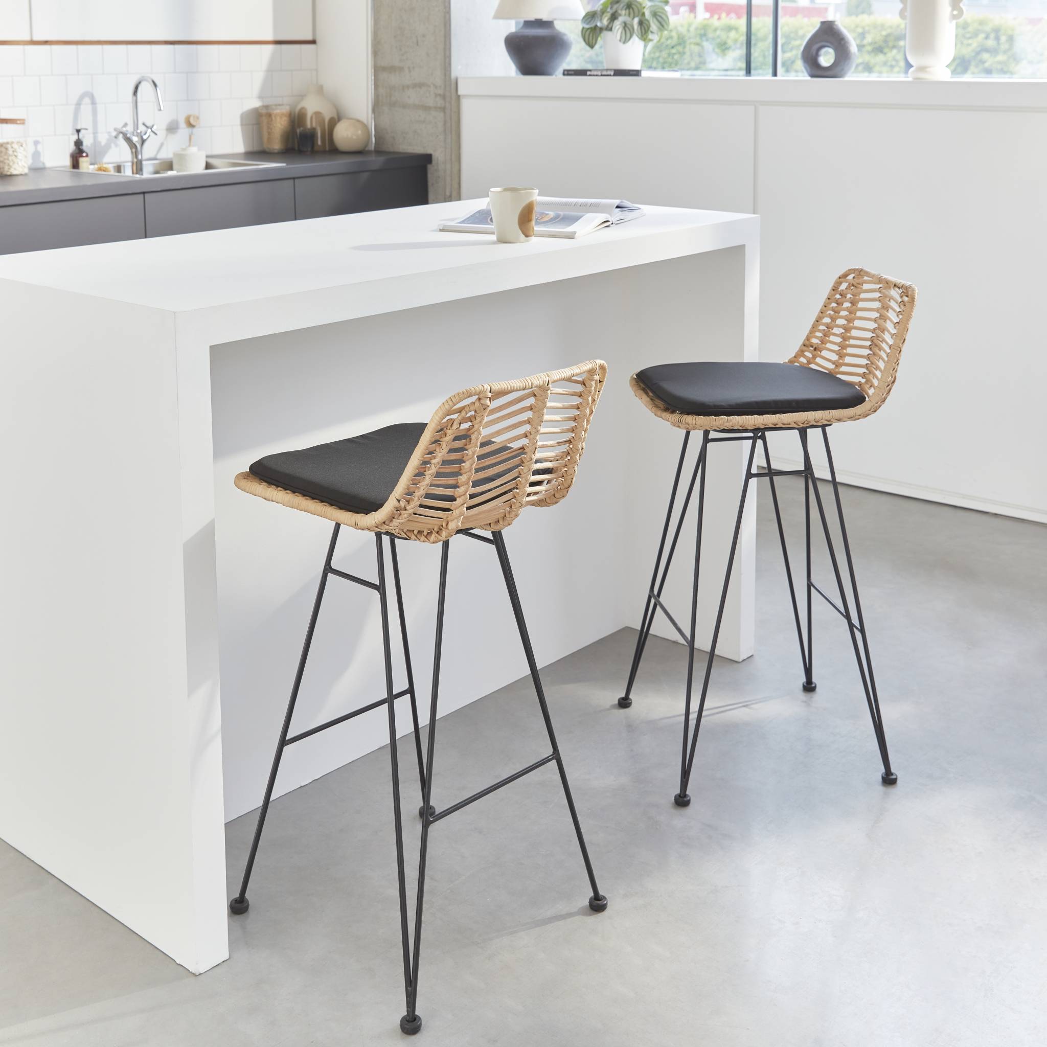 Set di 2 sgabelli da bar in metallo e rattan, 67cm, nero