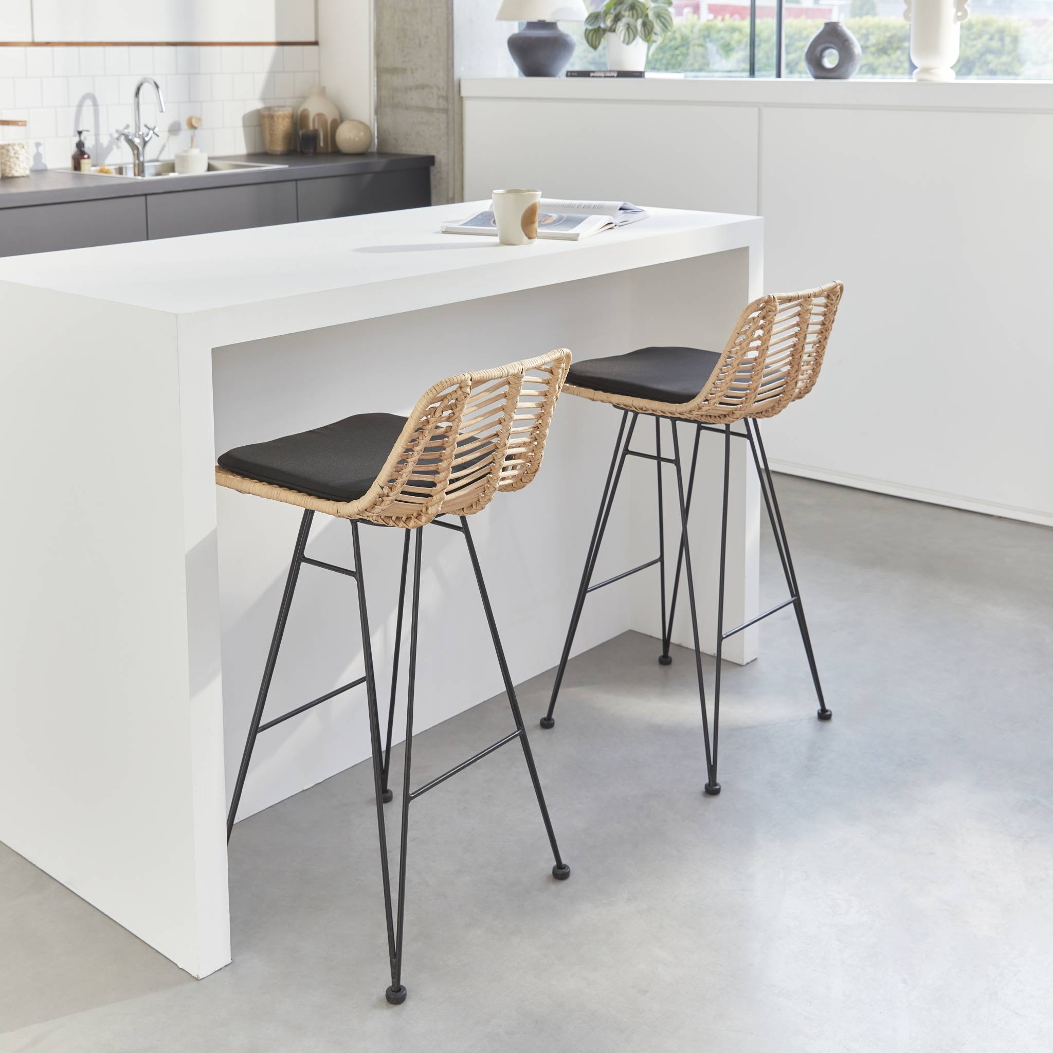 Set di 2 sgabelli da bar in metallo e rattan, 67cm, nero