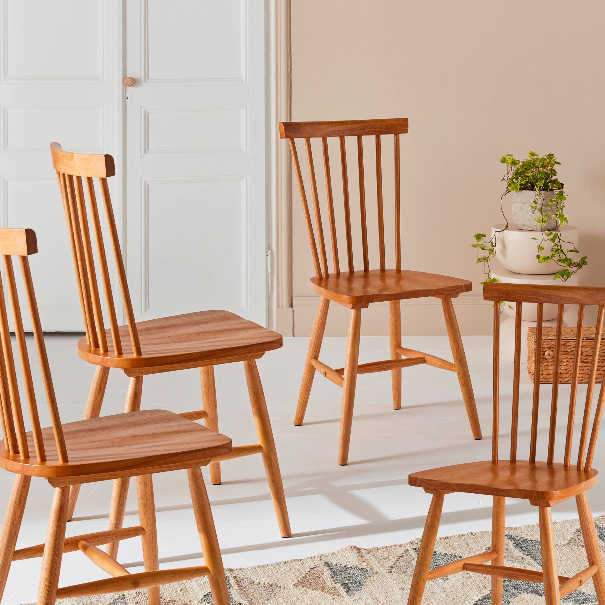 Set di 4 sedie a doghe in legno di gomma naturale | sweeek