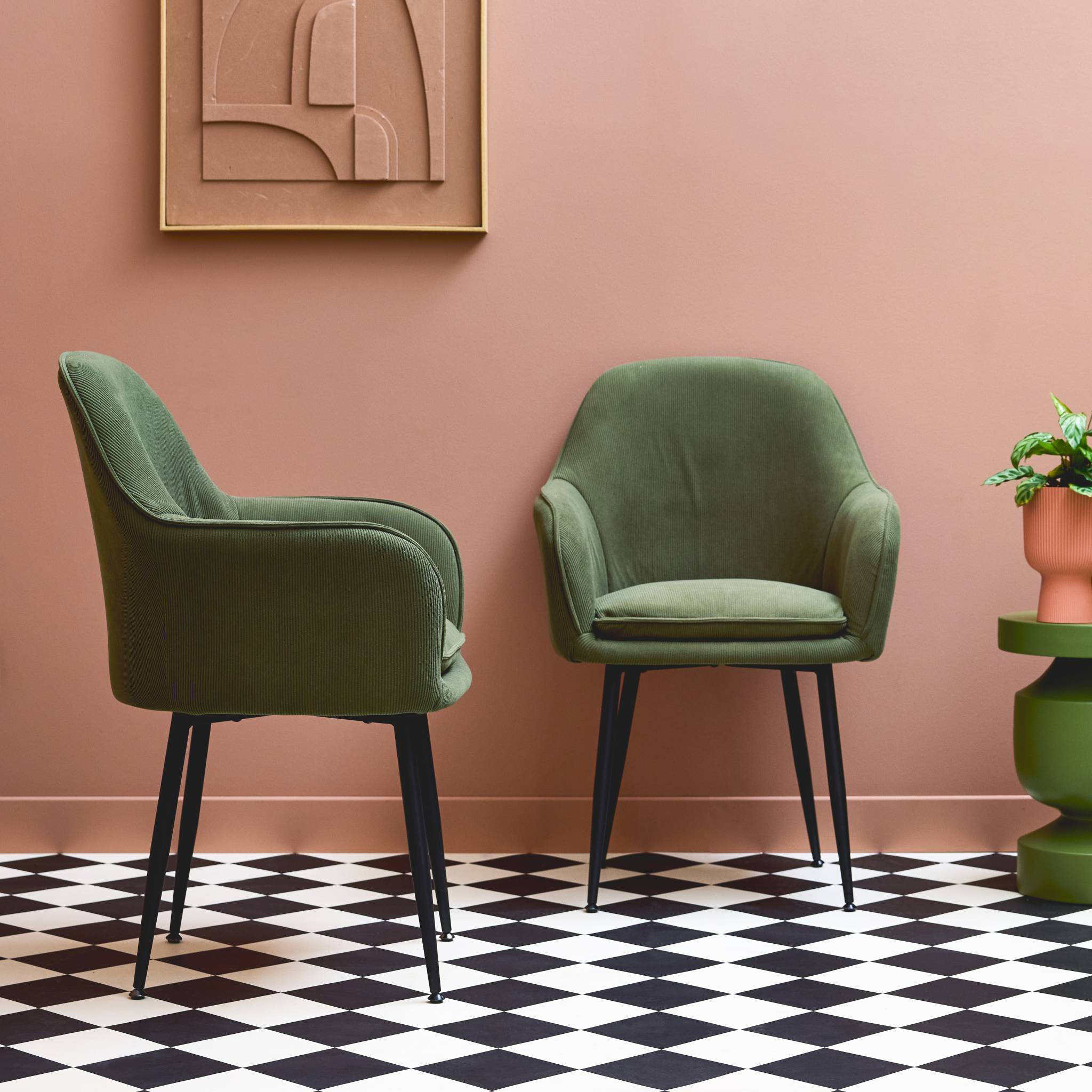 Set di 2 poltrone in velluto a coste con gambe in metallo nero opaco,