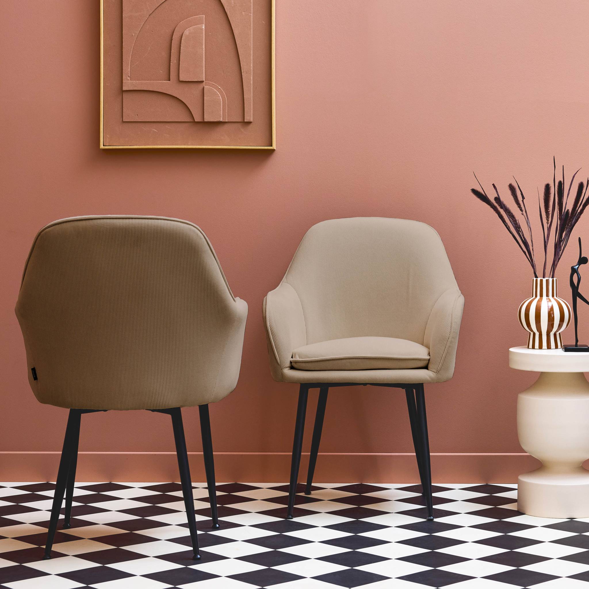 Set di 2 poltrone in velluto a coste con gambe in metallo nero opaco,