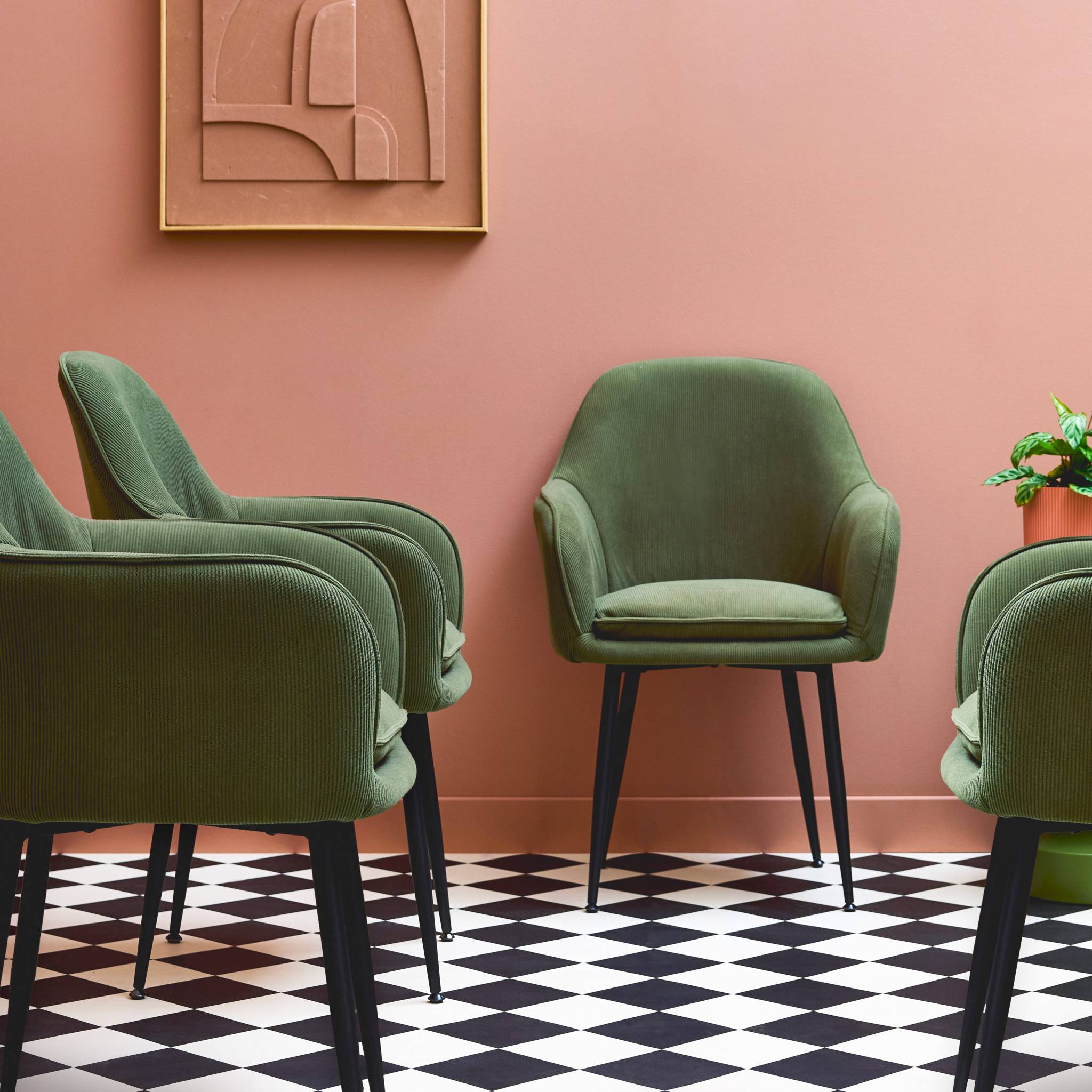 Set di 4 poltrone in velluto a coste con gambe in metallo nero opaco,