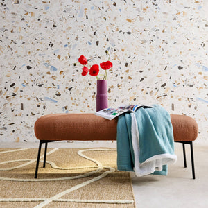 Panca tessuto bouclé e gambe in metallo, color ruggine