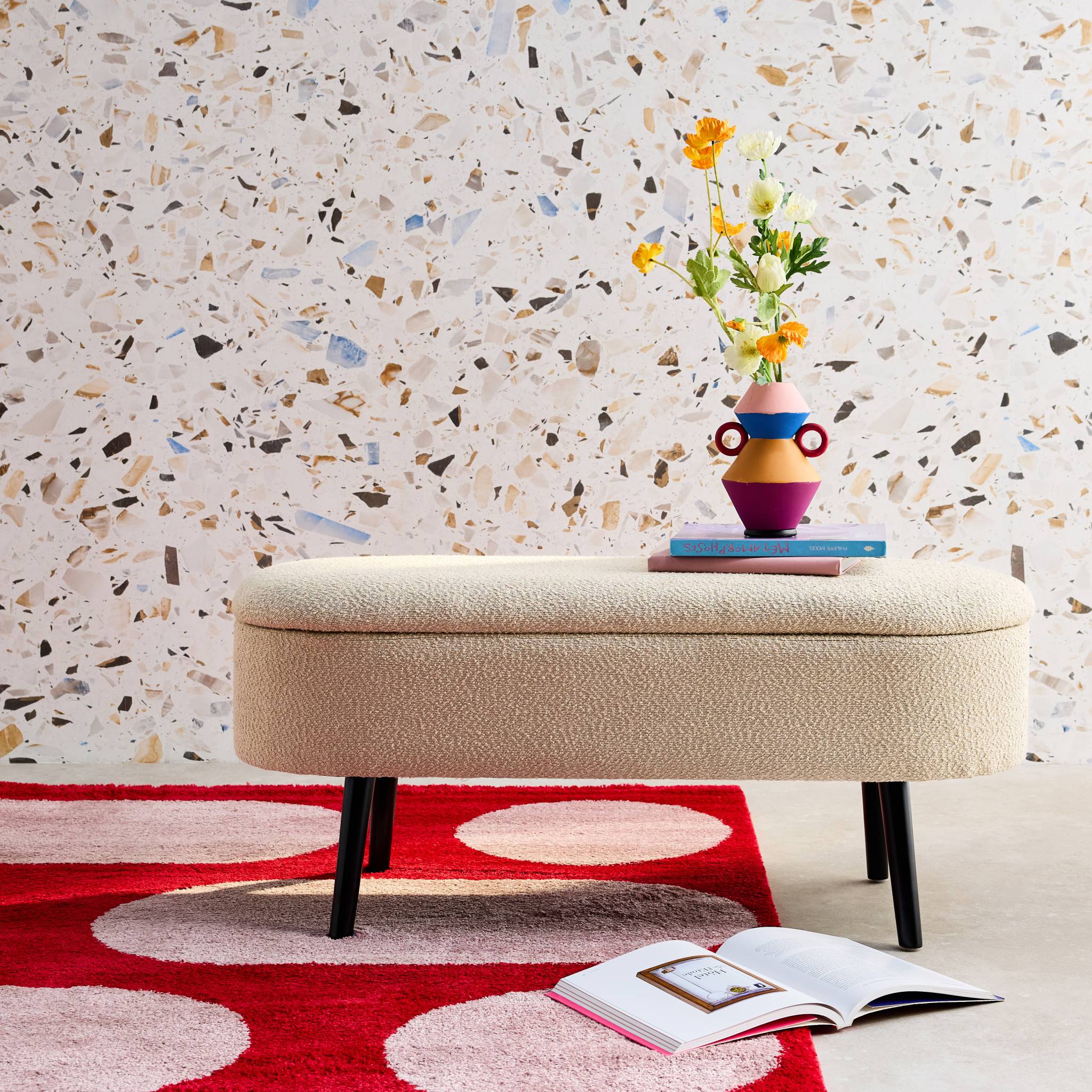 Cassapanca con rivestimento bouclé, beige