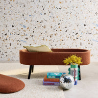 Cassapanca con rivestimento bouclé, color ruggine