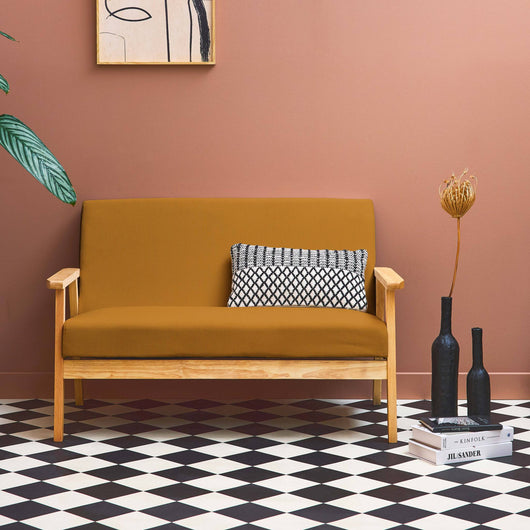 Divanetto a 2 posti in velluto a coste con gambe in legno, mostarda