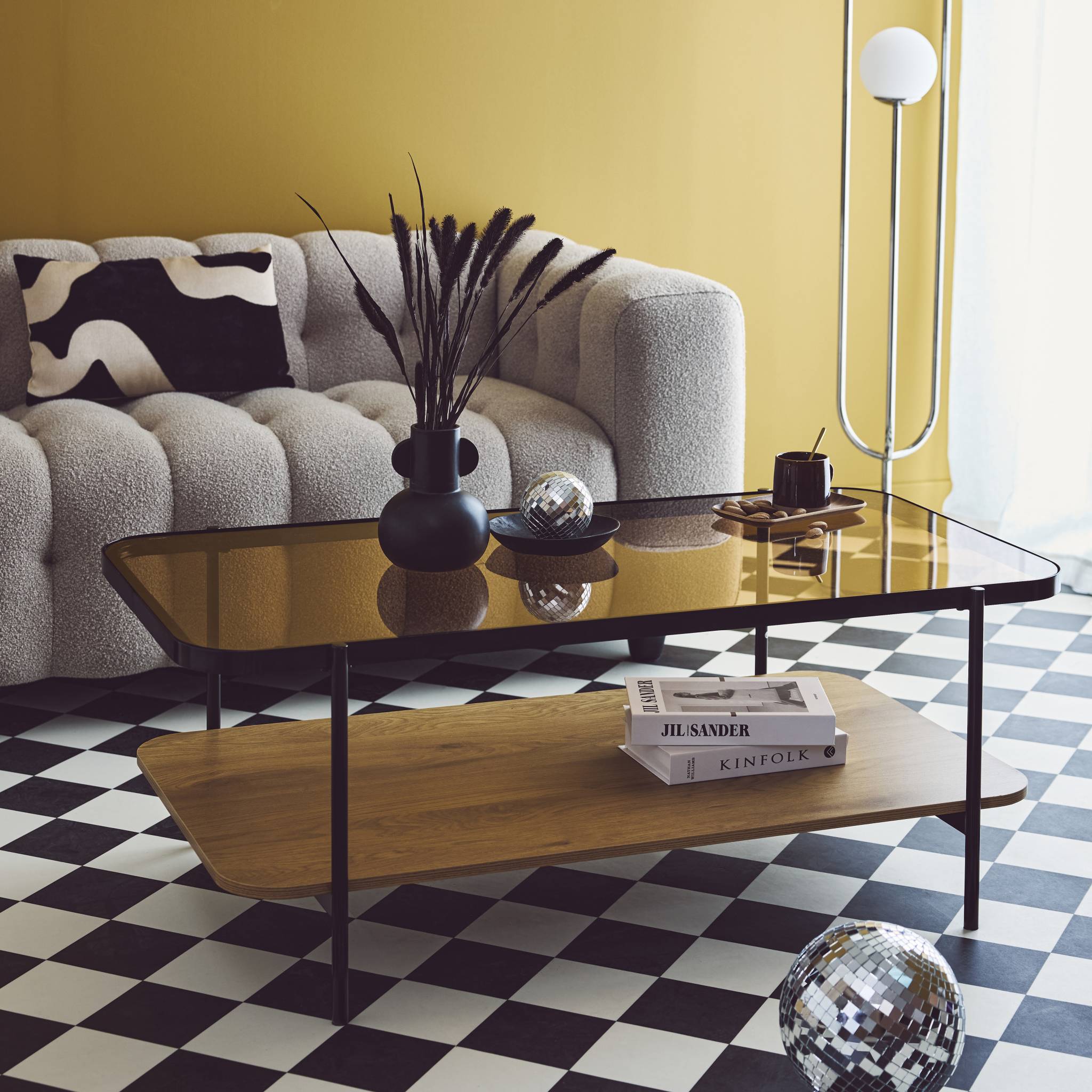 Tavolino vintage in metallo nero con piano in vetro, marrone naturale