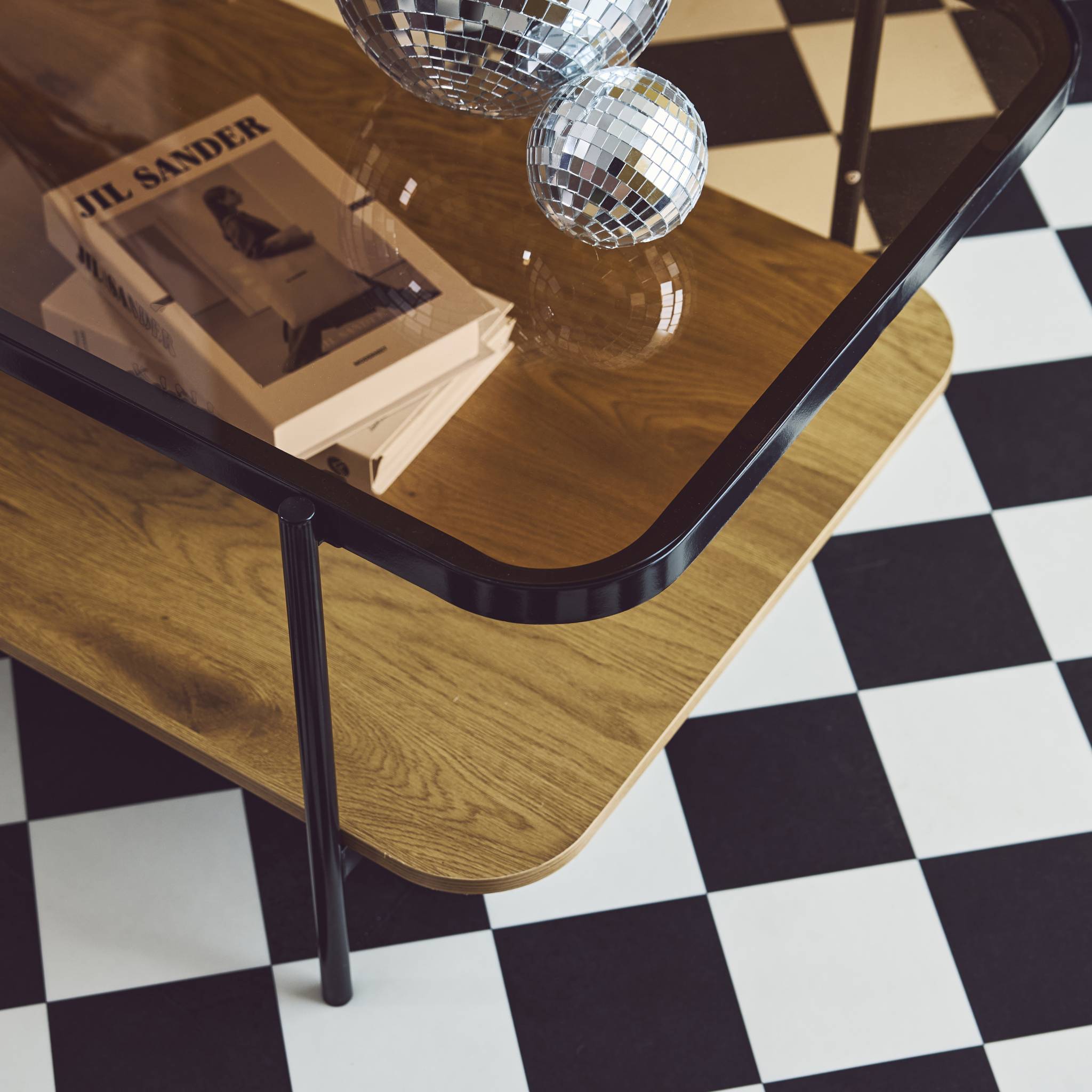 Tavolino vintage in metallo nero con piano in vetro, marrone naturale