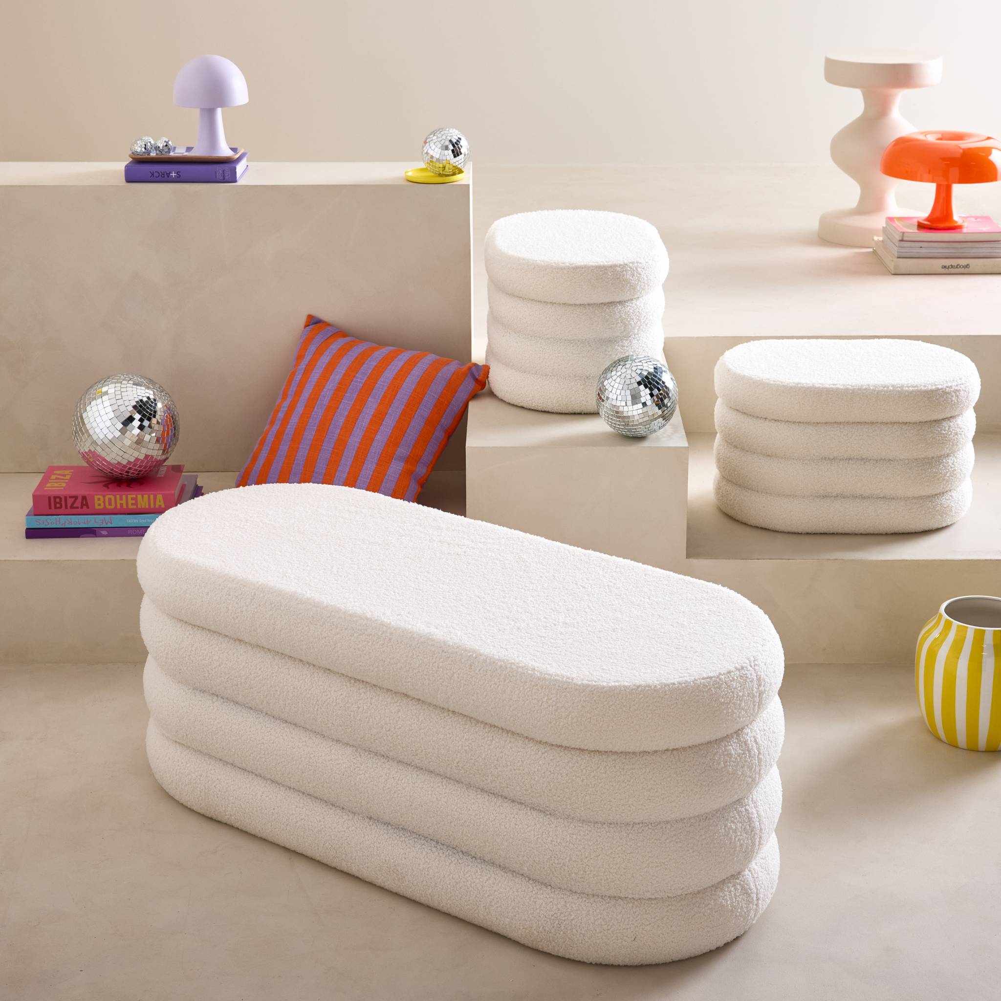 Panca contenitore con 2 pouf contenitori bouclé, bianco