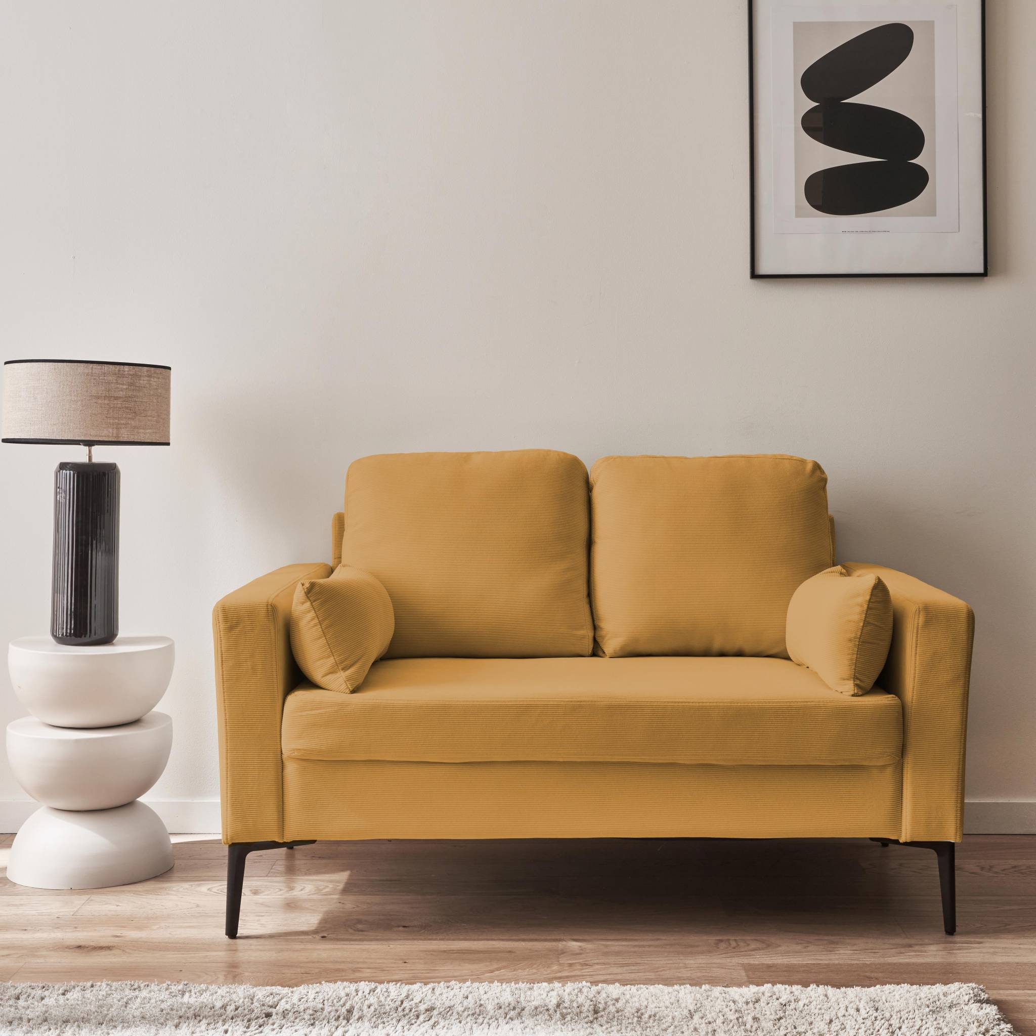 Divano a 2 posti in velluto a coste, gambe in metallo, ocra