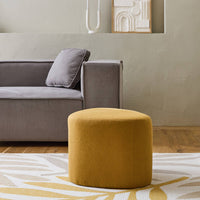 Sgabello e poggiapiedi in tessuto a forma di ciottolo, mostarda