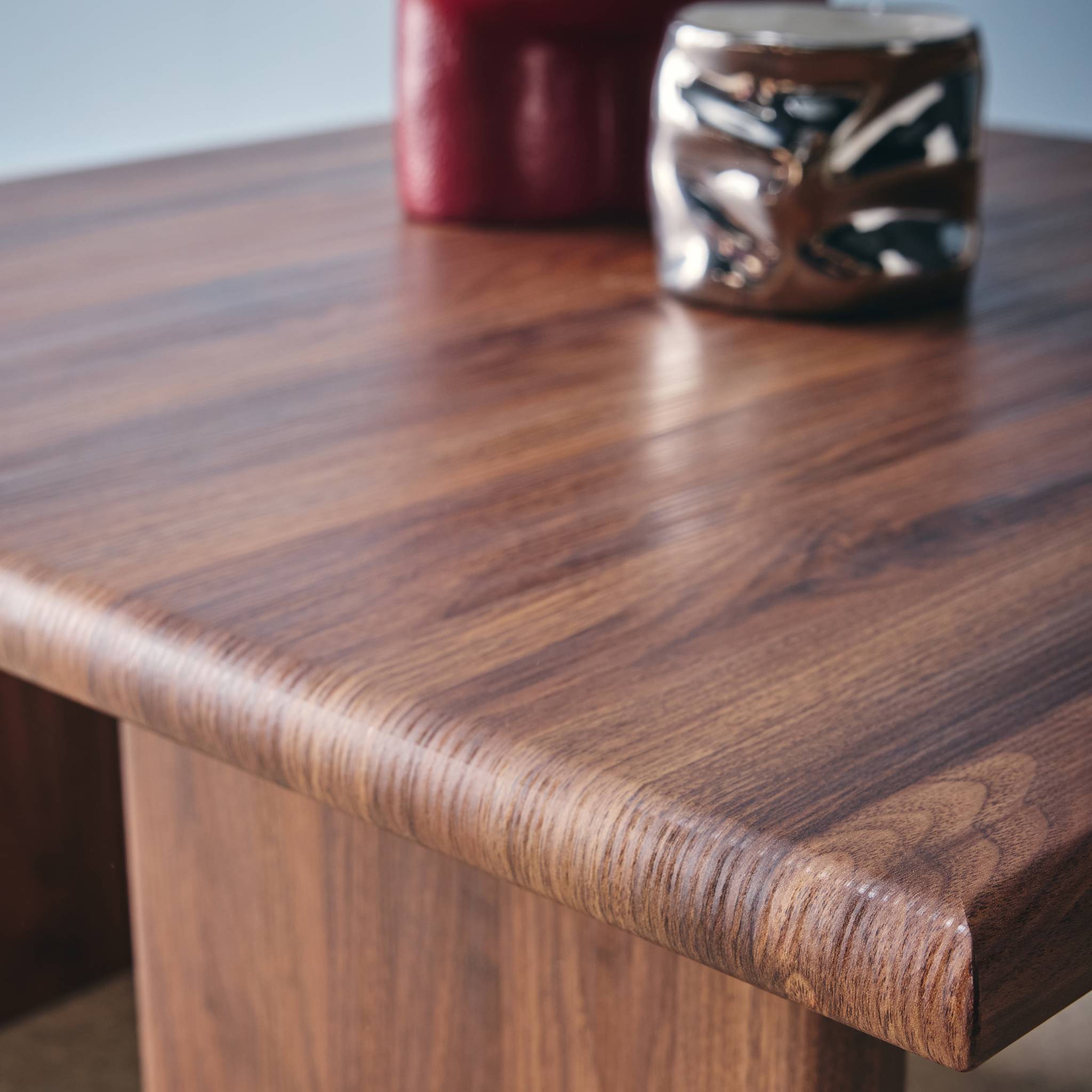 Tavolino basso quadrato, noce