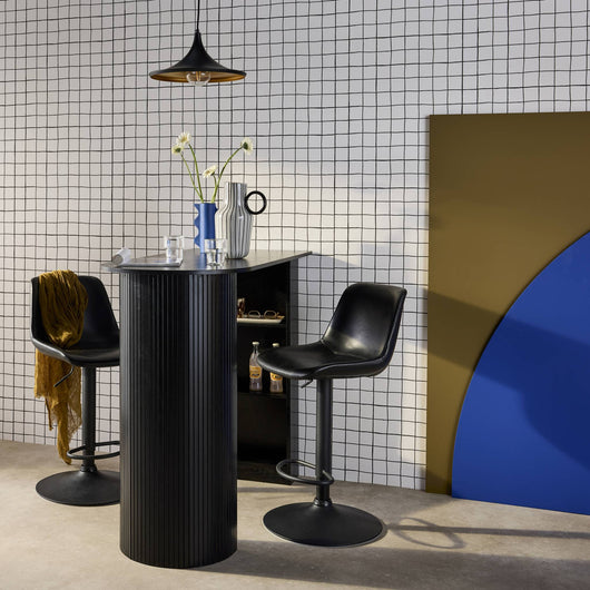 Tavolo alto da cucina decorato in legno con ripostigli, nero