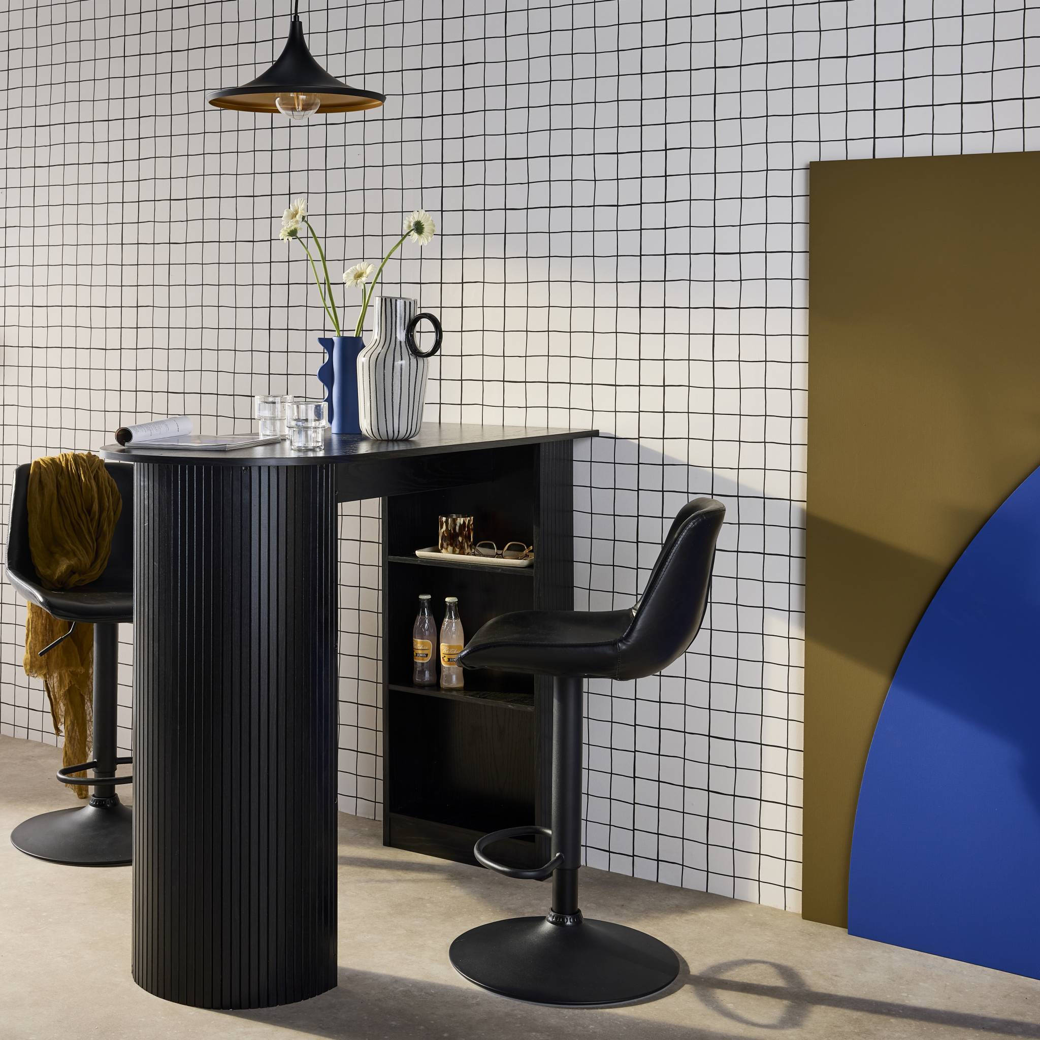 Tavolo alto da cucina decorato in legno con ripostigli, nero